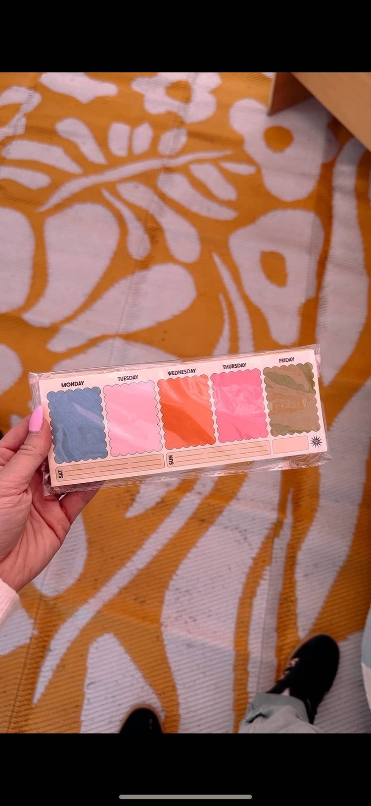 Retro Scalloped Weekly Pocket Planner