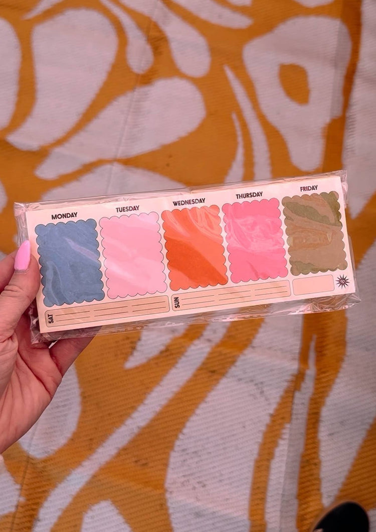 Retro Scalloped Weekly Pocket Planner